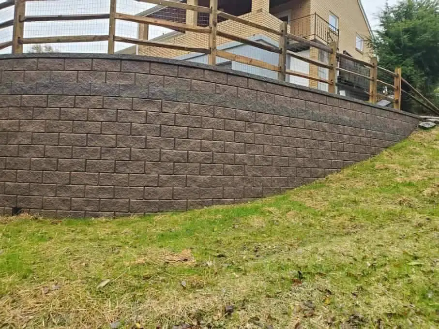 Retaining wall with fence above