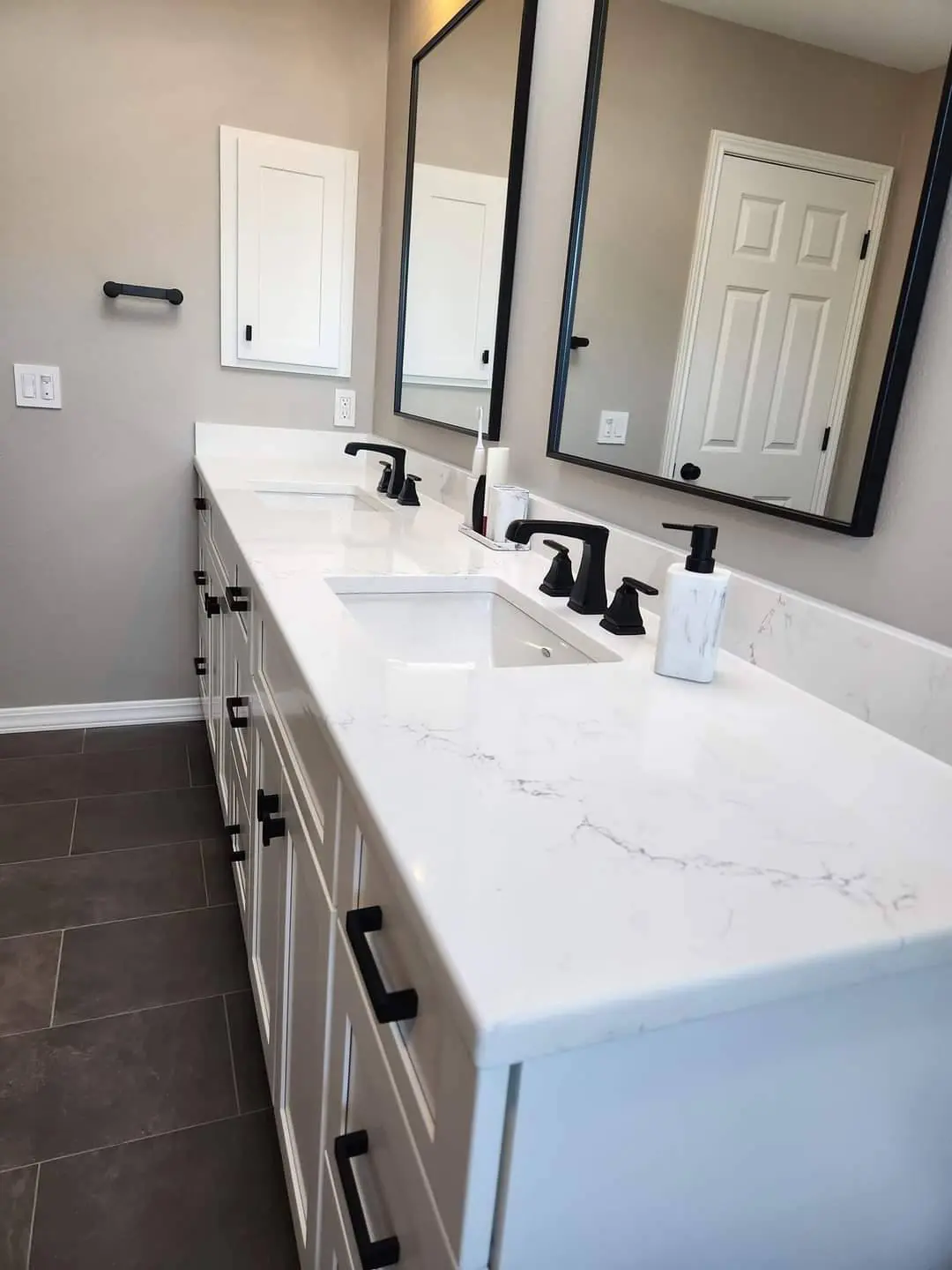 Double vanity with quartz countertop and black fixtures