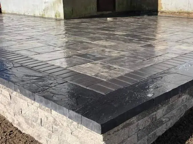 Paver patio with raised block border